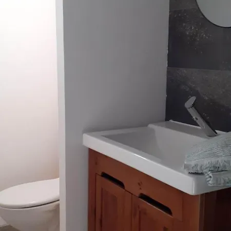 Apartament Beau A 2mn De La Et Avec Jardin